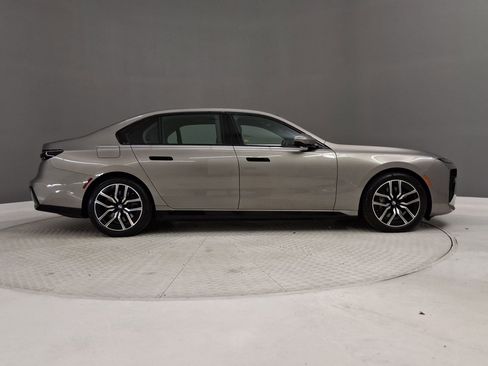 Certified 2023 BMW i7 xDrive60 AWD/4WD image 6