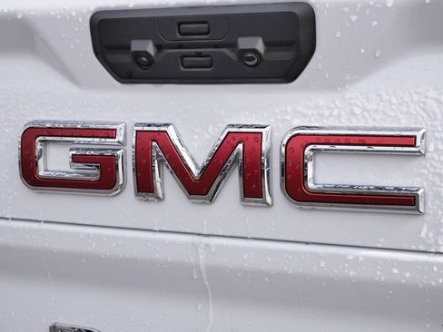 Used 2025 GMC Sierra 2500 AT4 image 21