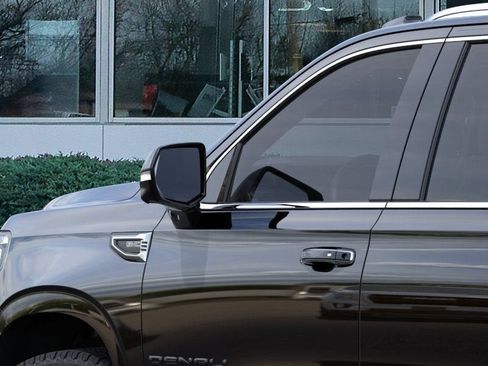 New 2026 GMC Yukon XL Denali w/ Denali Reserve Package AWD/4WD image 13