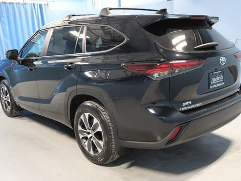 Used 2025 Toyota Highlander XLE AWD/4WD image 34
