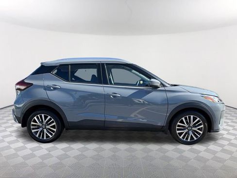Used 2021 Nissan Kicks SV image 4