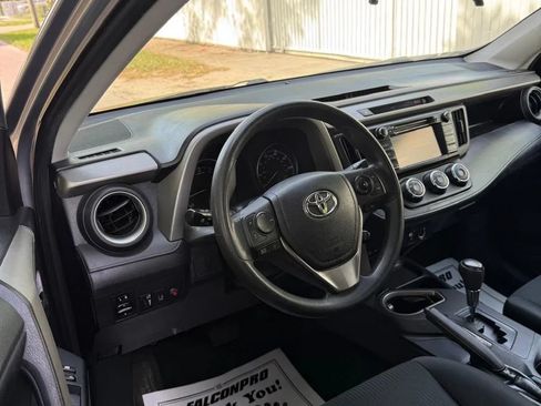 Used 2017 Toyota RAV4 LE FWD image 10