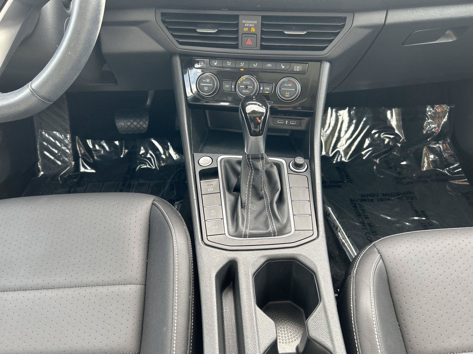 Used 2024 Volkswagen Jetta SE w/ Panoramic Sunroof Package FWD image 20