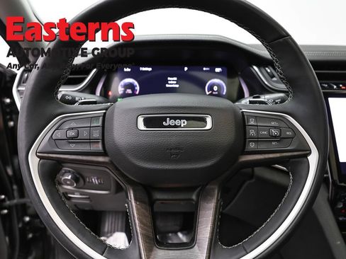 Used 2023 Jeep Grand Cherokee L Limited AWD/4WD image 10