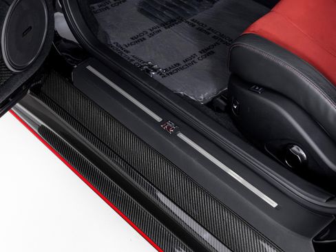 Used 2017 Nissan GT-R NISMO image 24