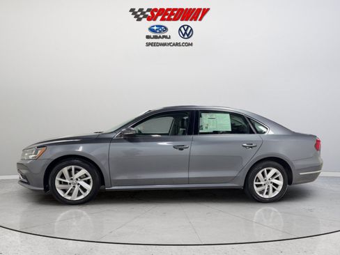 Used 2018 Volkswagen Passat 2.0T SE FWD image 10