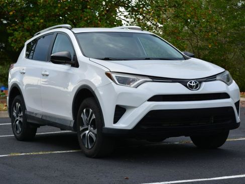 Used 2016 Toyota RAV4 LE FWD image 3