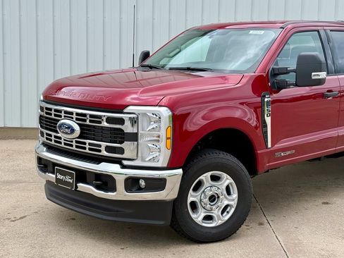 New 2026 Ford F250 XLT w/ FX4 Off-Road Package AWD/4WD image 2