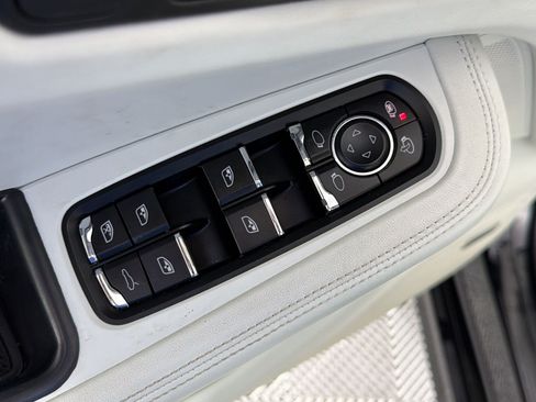 Certified 2021 Porsche Macan Turbo AWD/4WD image 13