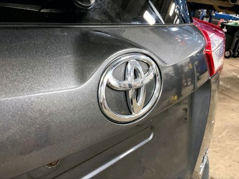 Used 2015 Toyota RAV4 LE image 28