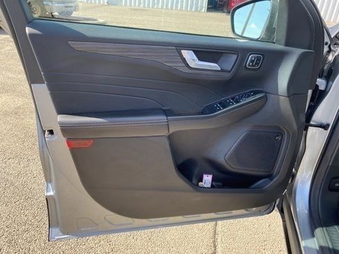 Certified 2024 Ford Escape Platinum w/ Premium Technology Package image 8