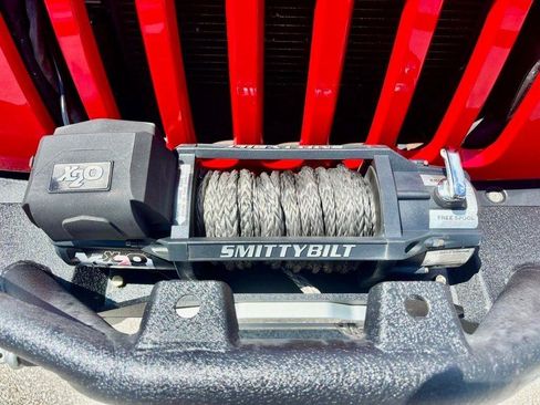 Used 2017 Jeep Wrangler Unlimited Rubicon w/ Connectivity Group AWD/4WD image 9