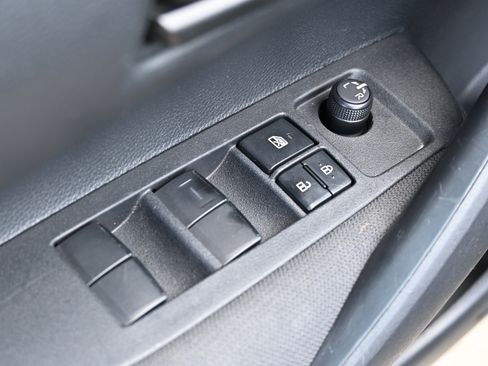 Used 2025 Toyota Corolla LE FWD image 16