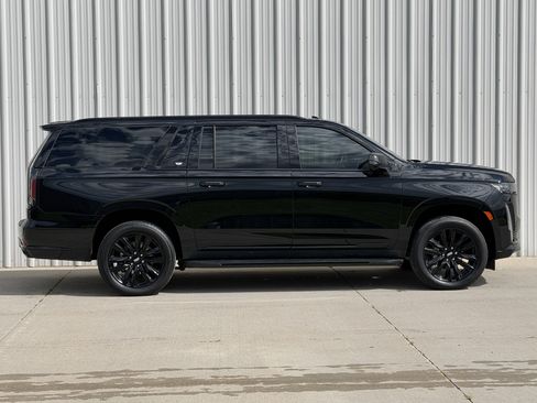 Certified 2024 Cadillac Escalade ESV Sport w/ Touring Package AWD/4WD image 3