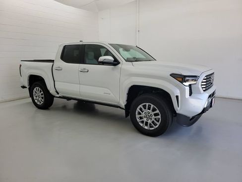 Used 2026 Toyota Tacoma Limited AWD/4WD image 4