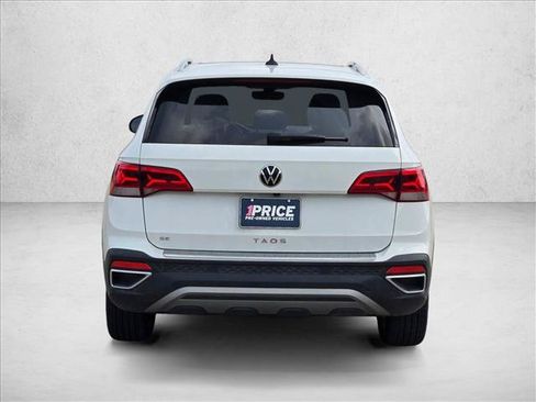 Used 2024 Volkswagen Taos SE w/ Panoramic Sunroof Package FWD image 6