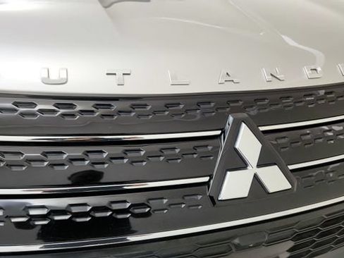 Used 2022 Mitsubishi Outlander SE AWD/4WD image 31