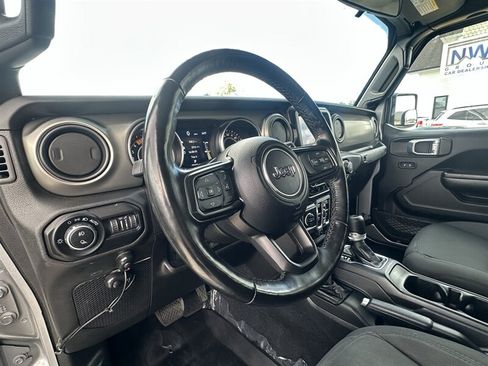 Used 2021 Jeep Gladiator Sport AWD/4WD image 9