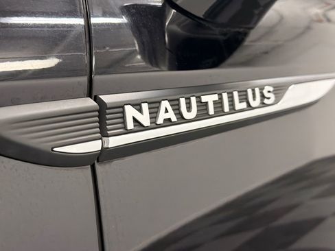 Used 2023 Lincoln Nautilus FWD w/ Premium Package image 14