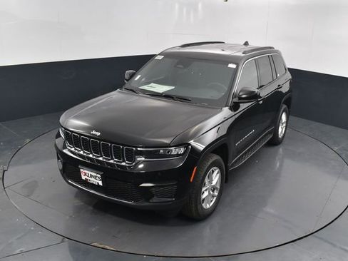 New 2025 Jeep Grand Cherokee Laredo X w/ Trailer Tow Package image 32