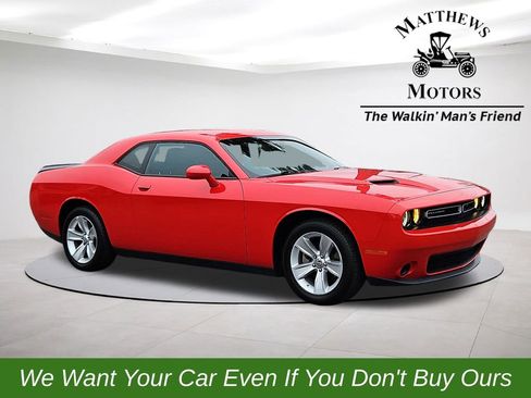 Used 2023 Dodge Challenger SXT image 1