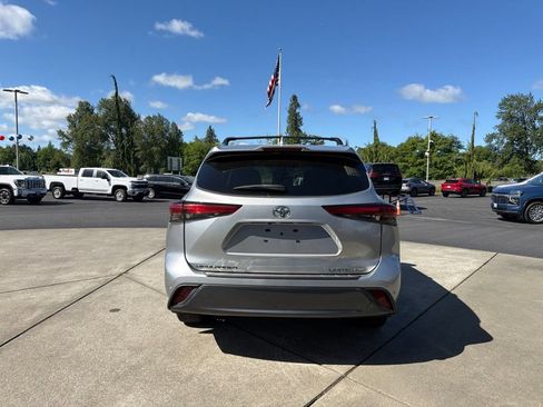 Used 2020 Toyota Highlander Limited AWD/4WD image 4