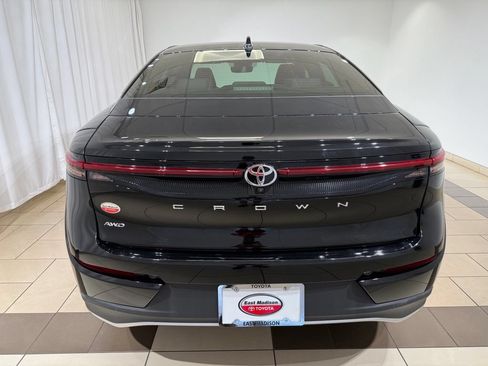 Certified 2023 Toyota Crown AWD/4WD image 4
