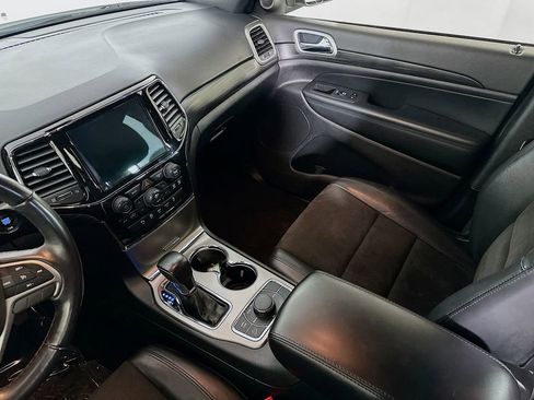 Certified 2022 Jeep Grand Cherokee Laredo X image 35