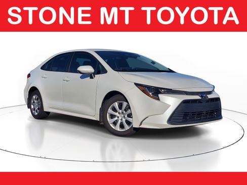 Certified 2025 Toyota Corolla LE image 1