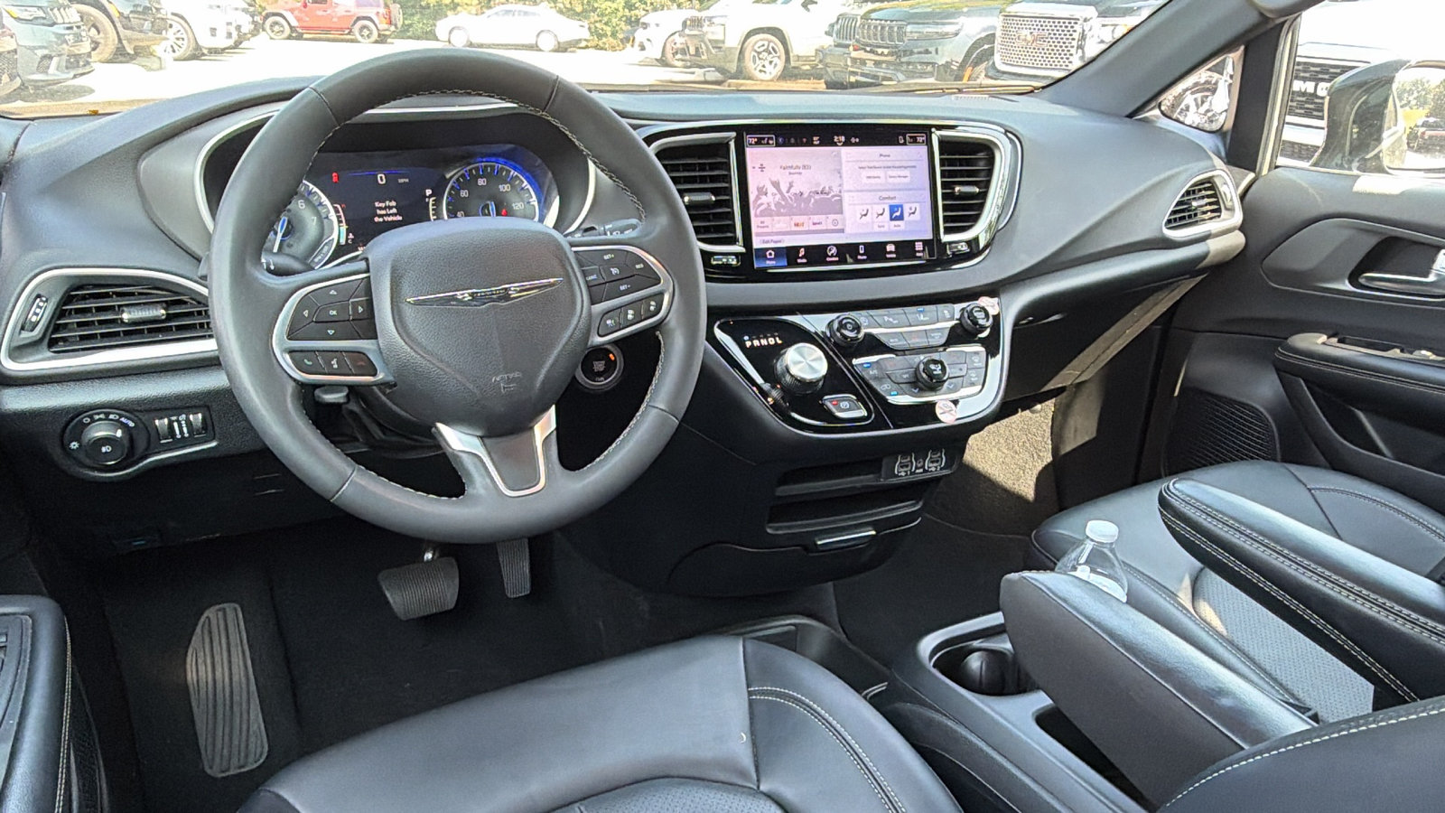 Used 2025 Chrysler Pacifica Select FWD image 24