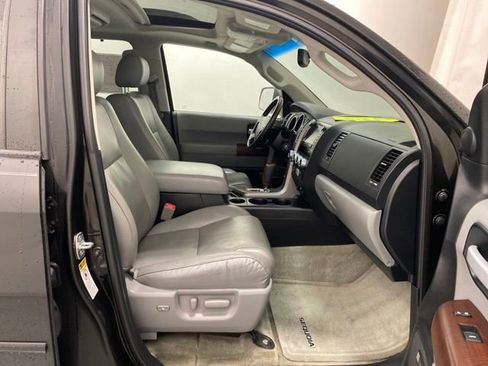 Used 2011 Toyota Sequoia Platinum AWD/4WD image 32
