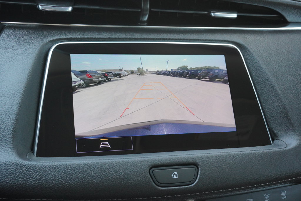 Used 2023 Cadillac XT4 Luxury w/ Cold Weather Package FWD image 16
