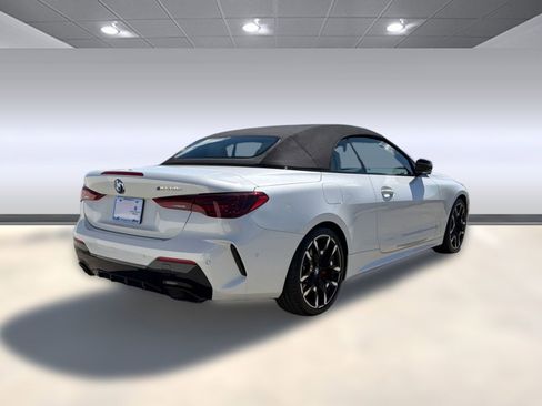 Used 2025 BMW M440i M440i w/ Premium Package image 9