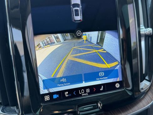 Used 2023 Volvo XC60 B5 Ultimate w/ Climate Package image 23