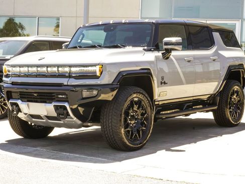 Used 2025 GMC Hummer EV 2X w/ LPO, Cargo Utility Package AWD/4WD image 8
