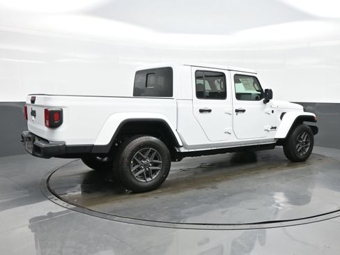New 2026 Jeep Gladiator Sport AWD/4WD image 8
