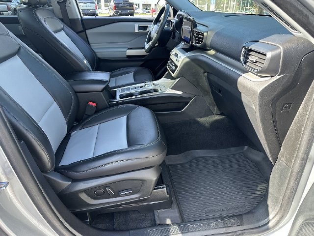 Used 2022 Ford Explorer XLT w/ Equipment Group 202A RWD image 11
