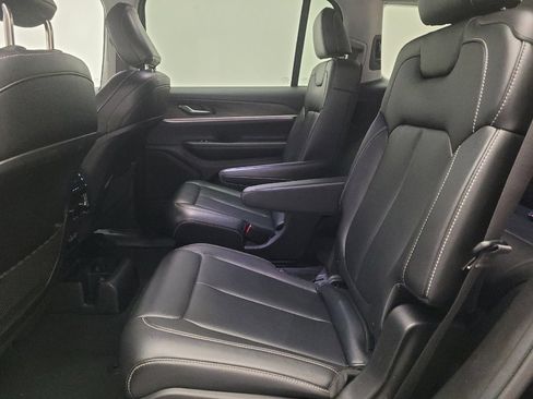 Used 2023 Jeep Grand Cherokee L Limited AWD/4WD image 18