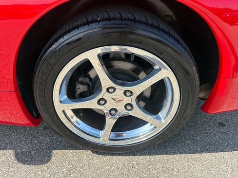 Used 2003 Chevrolet Corvette Coupe w/ Preferred Equipment Group RWD image 23