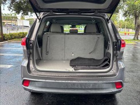 Used 2018 Toyota Highlander LE FWD image 26