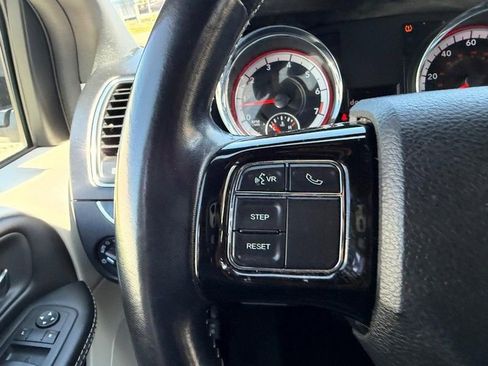 Used 2020 Dodge Grand Caravan SXT FWD image 13