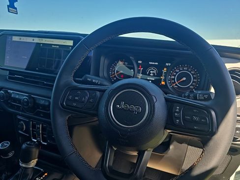 Used 2024 Jeep Wrangler Unlimited Sport w/ Convenience Group AWD/4WD image 11