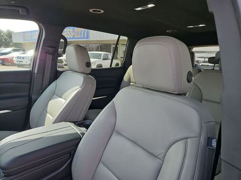 Used 2024 Chevrolet Traverse LT FWD image 21