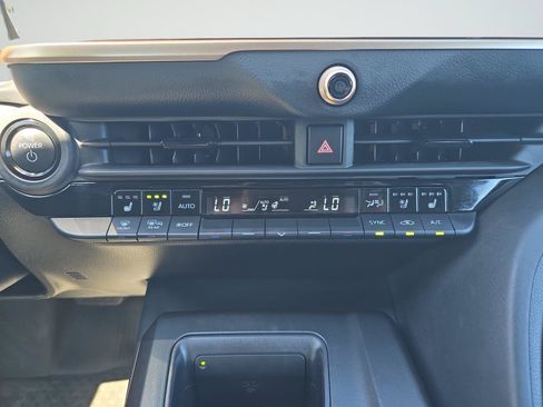 Used 2023 Toyota Crown Platinum AWD/4WD image 17