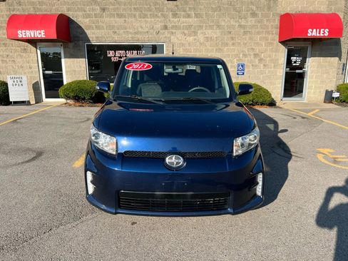 Used 2013 Scion xB image 2