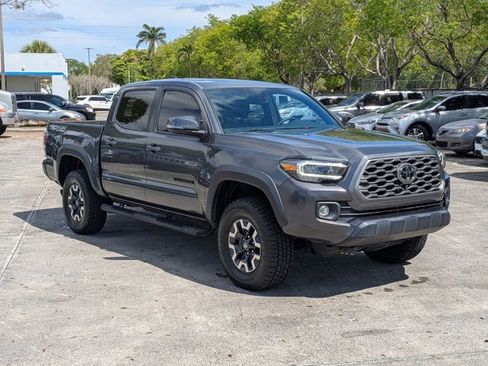 Used 2023 Toyota Tacoma TRD Off-Road w/ TRD Premium Off Road Package image 3