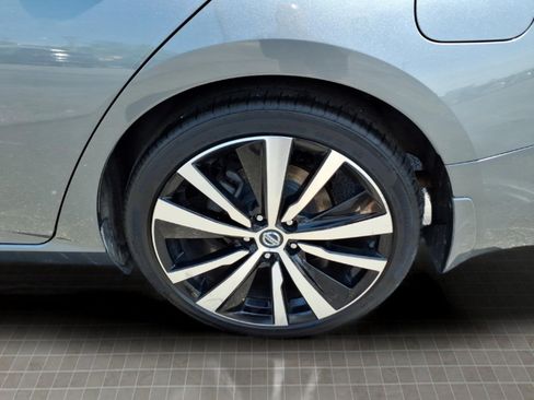 Used 2020 Nissan Altima 2.5 SR w/ Premium Package FWD image 10
