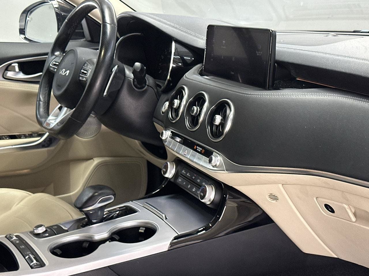 Used 2022 Kia Stinger GT2 RWD image 15