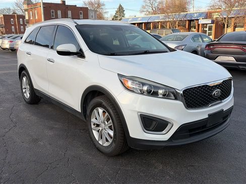 Used 2017 Kia Sorento FWD w/ LX Convenience Package image 3