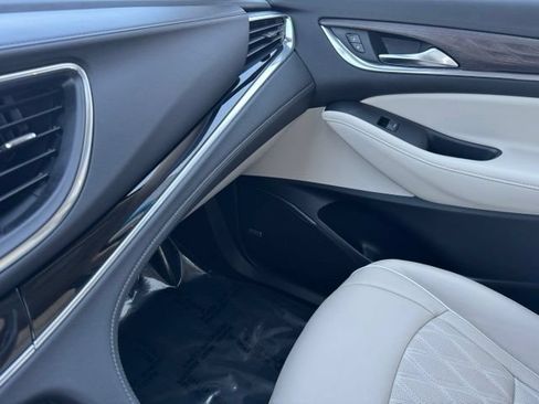 Used 2022 Buick Enclave Avenir w/ Avenir Technology Package AWD/4WD image 29